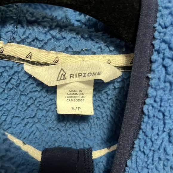 RIPZONE HOODED FLEECE SWEATER - Picture 3 of 3